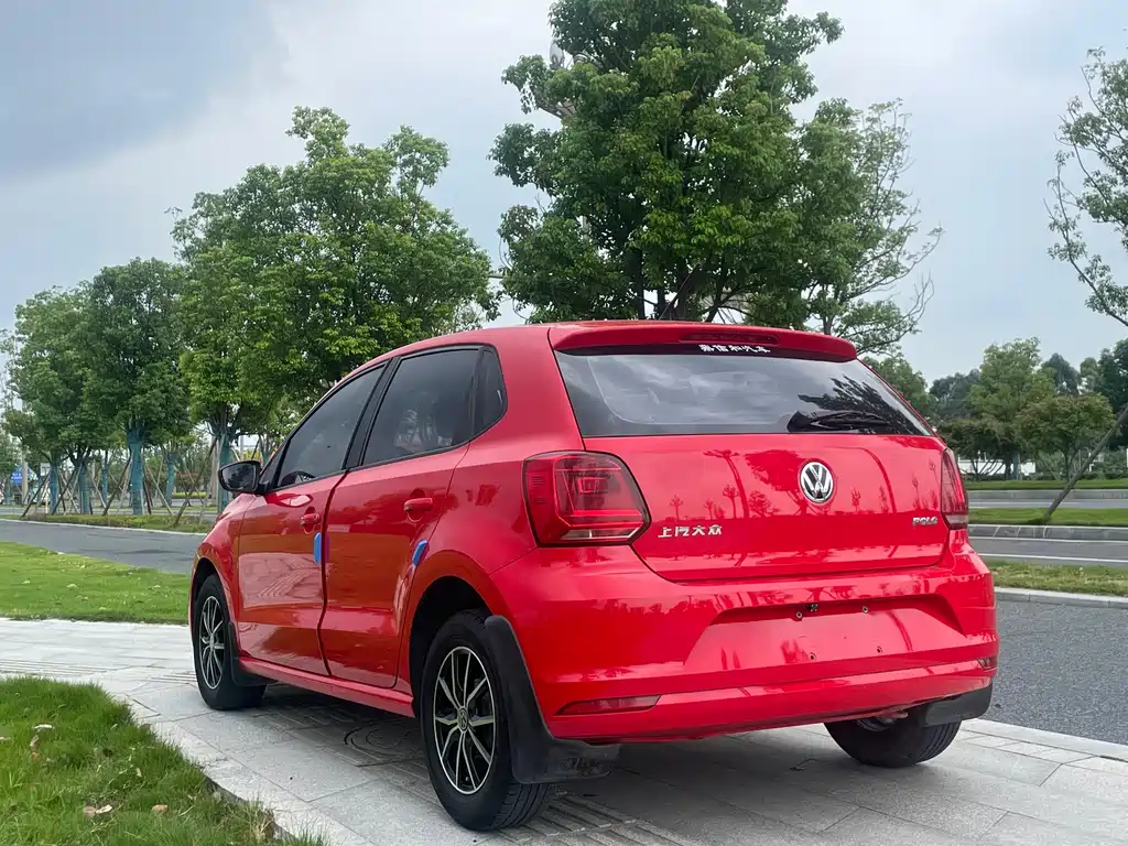VOLKSWAGEN POLO