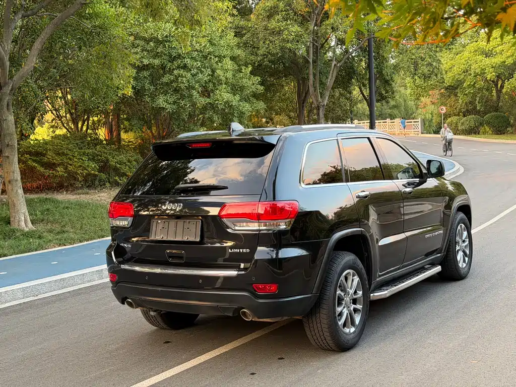 Jeep Grand Cherokee (Import) — миниатюра 13