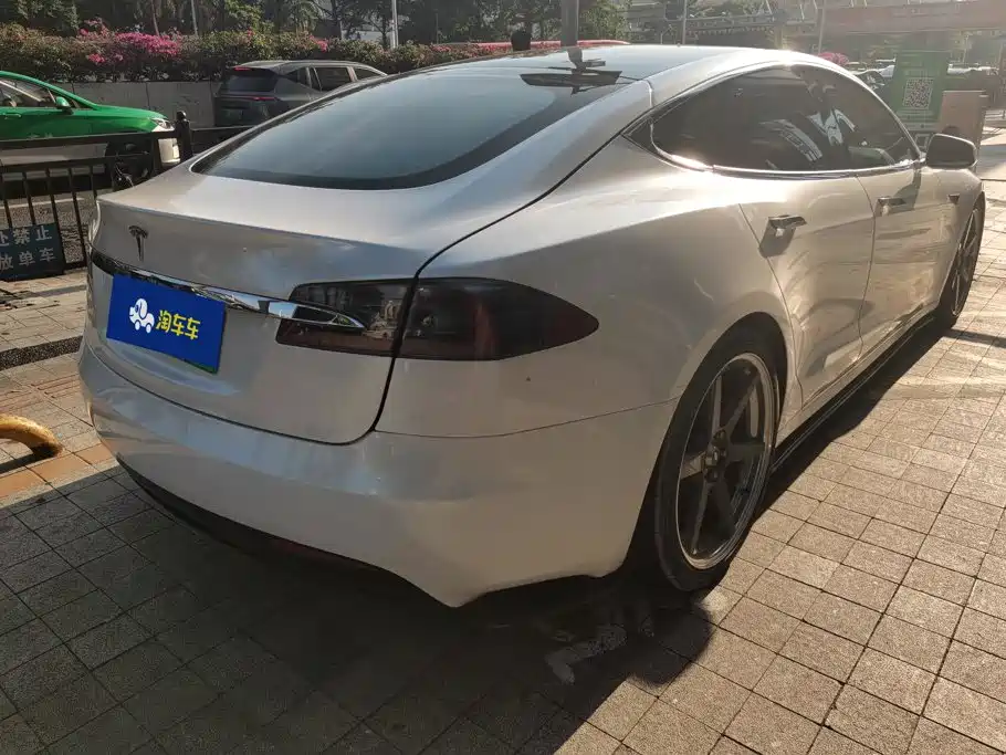 Tesla Model S — миниатюра 3
