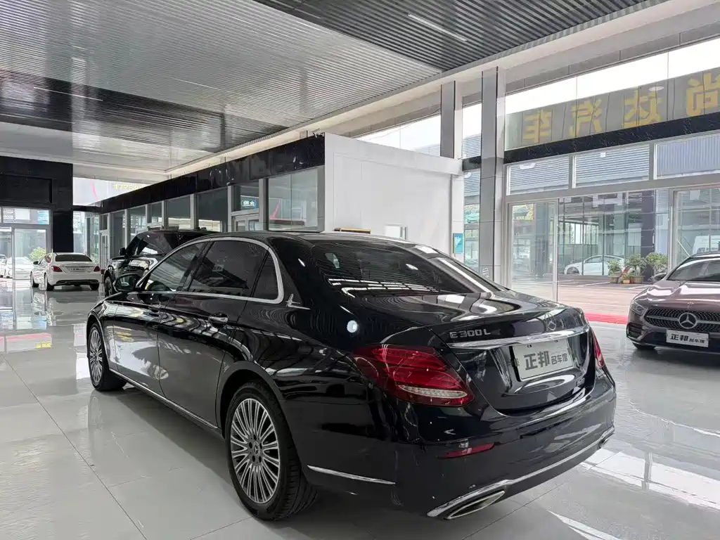 Mercedes-Benz E-Class — миниатюра 5