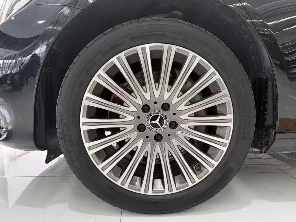 Mercedes-Benz E-Class — миниатюра 12