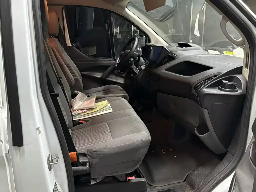 Ford Transit — миниатюра 7