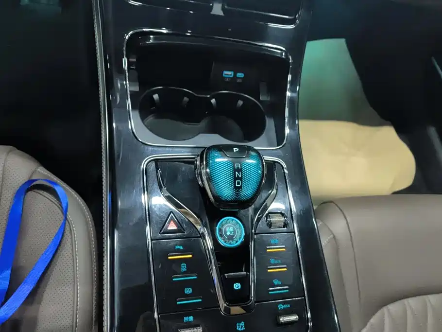 BYD Han — миниатюра 16