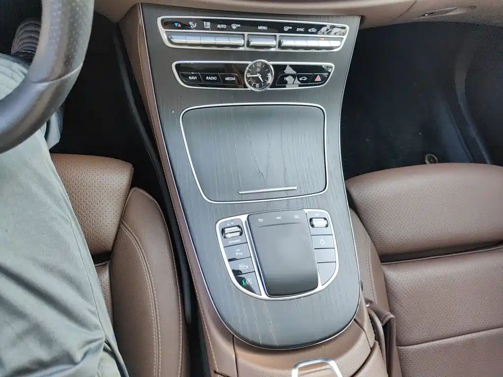 Mercedes-Benz E-Class — миниатюра 10