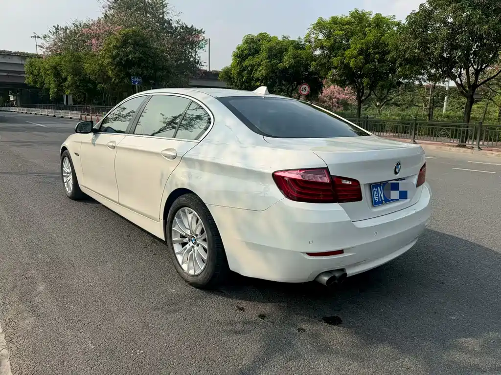 BMW 5 Series — миниатюра 5