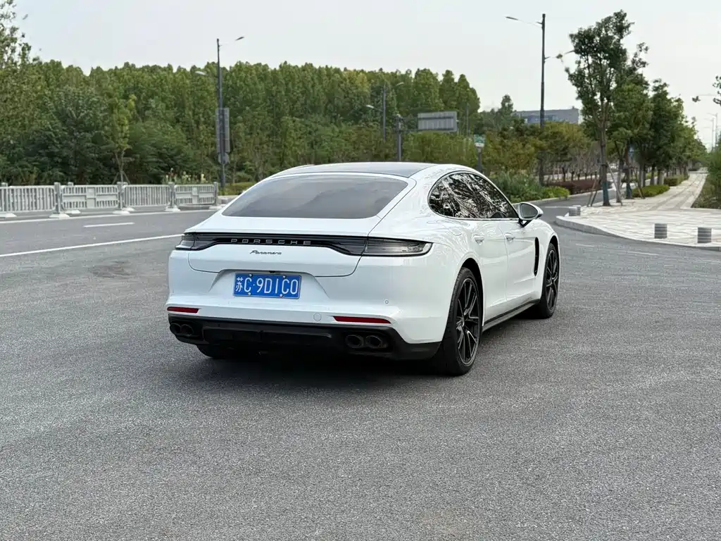 PORSCHE PANAMERA