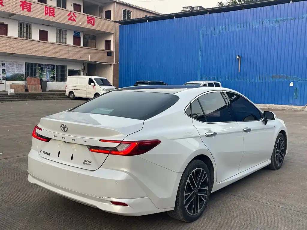 Toyota Camry — миниатюра 4