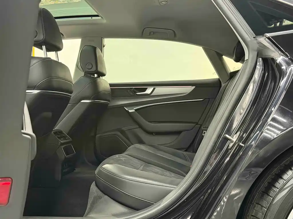 Audi A7L — миниатюра 9