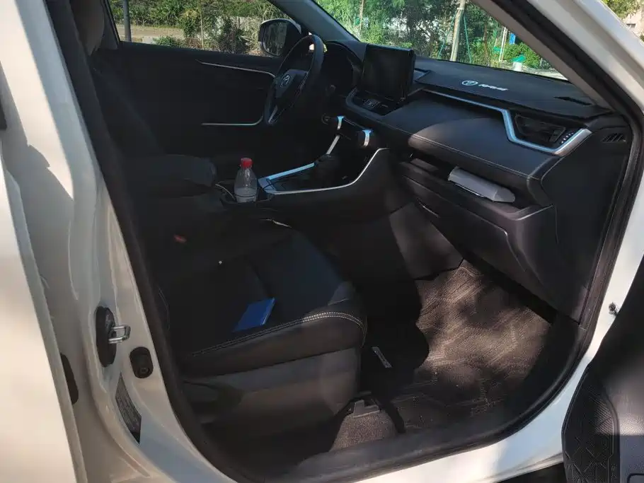 Toyota RAV4 — миниатюра 8