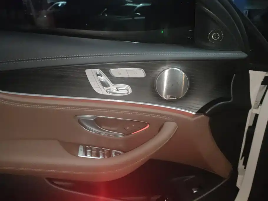 Mercedes-Benz E-Class — миниатюра 7