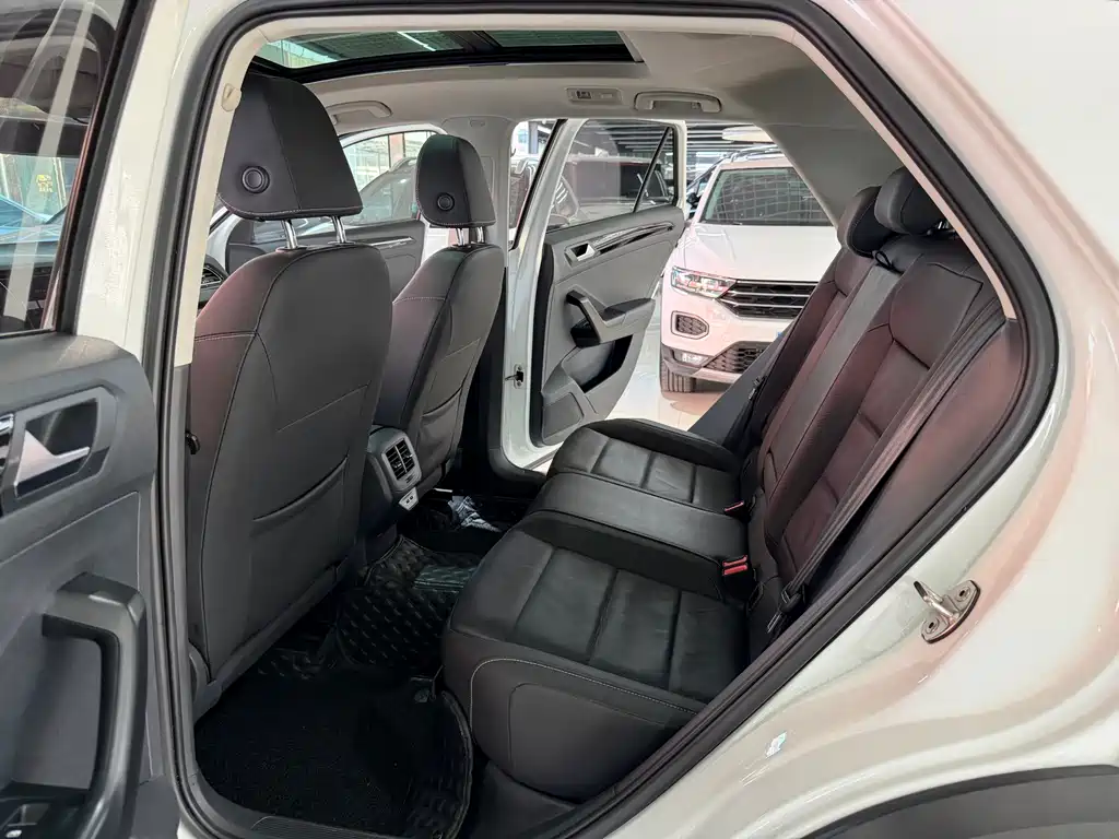 VOLKSWAGEN T ROC EXPLORING SONGS