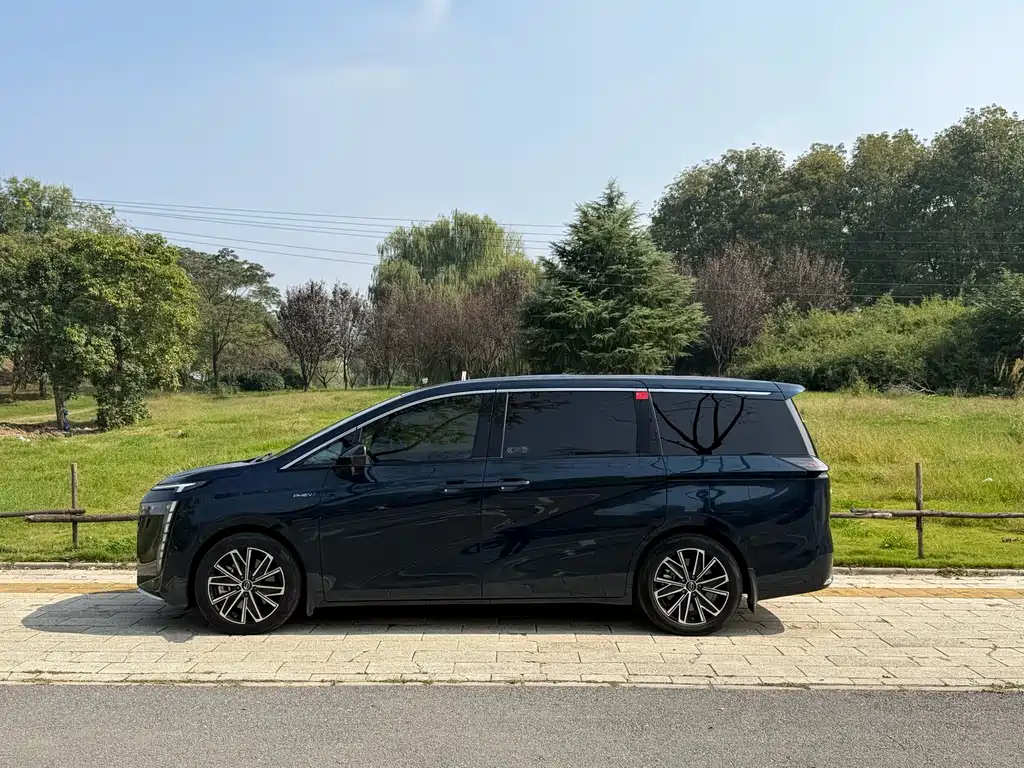 GAC Motor Trumpchi E8 PHEV — миниатюра 8