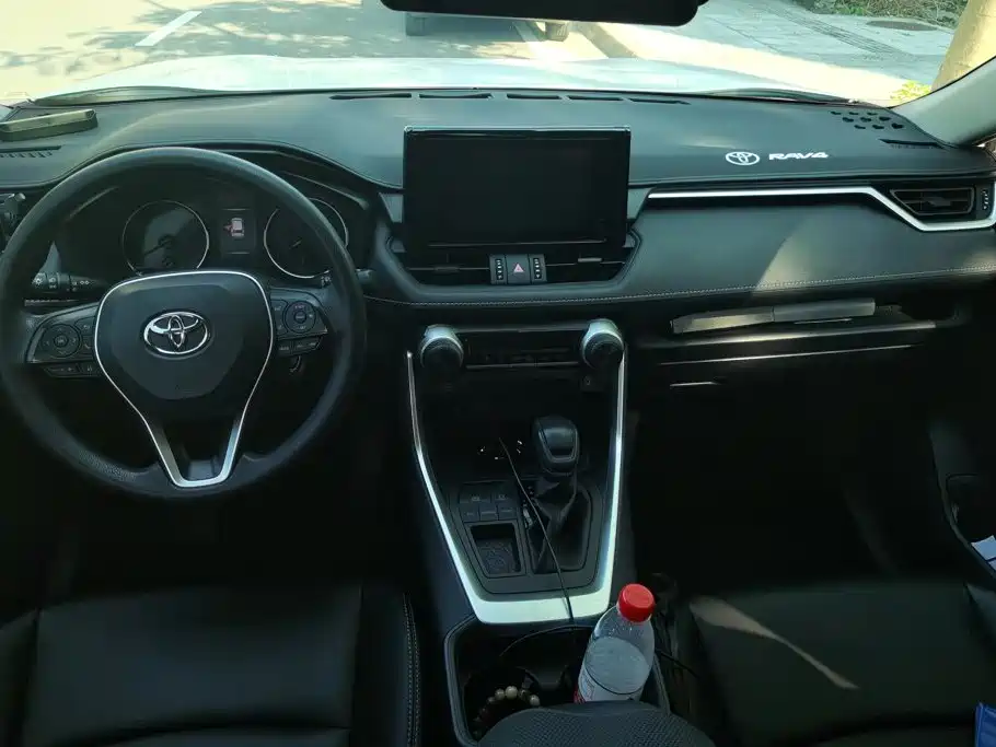 Toyota RAV4 — миниатюра 12