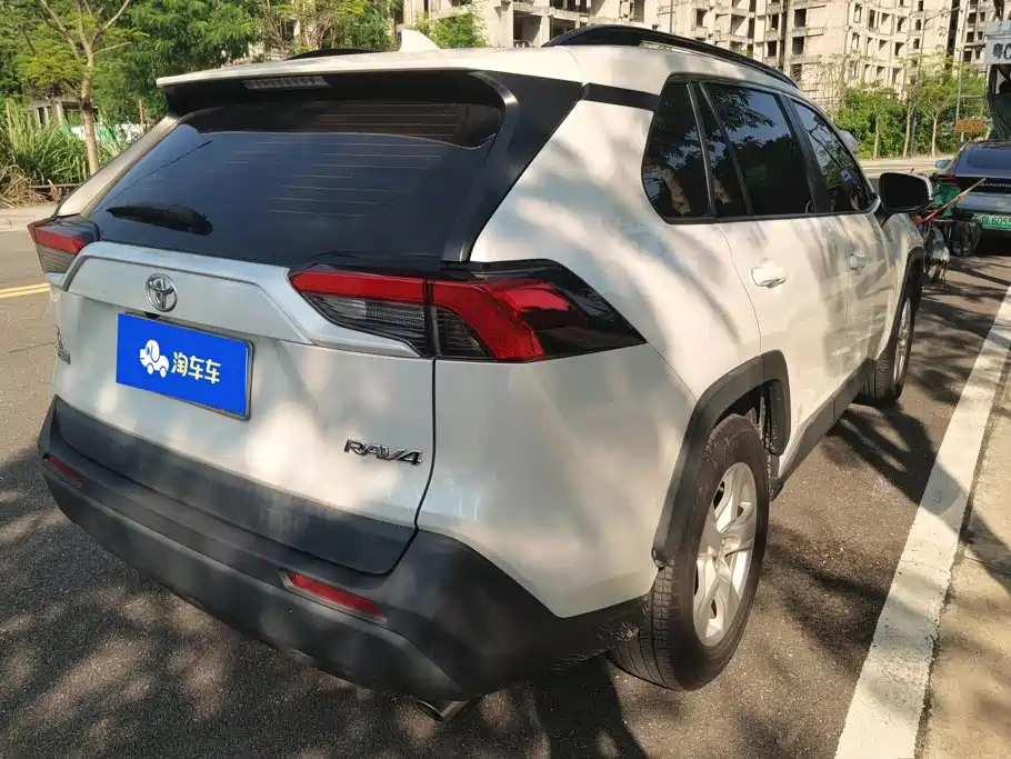 Toyota RAV4 — миниатюра 3