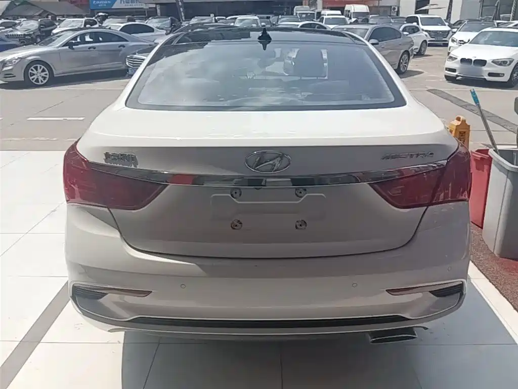 Hyundai Mistra 2017 1.8L AT GLS V