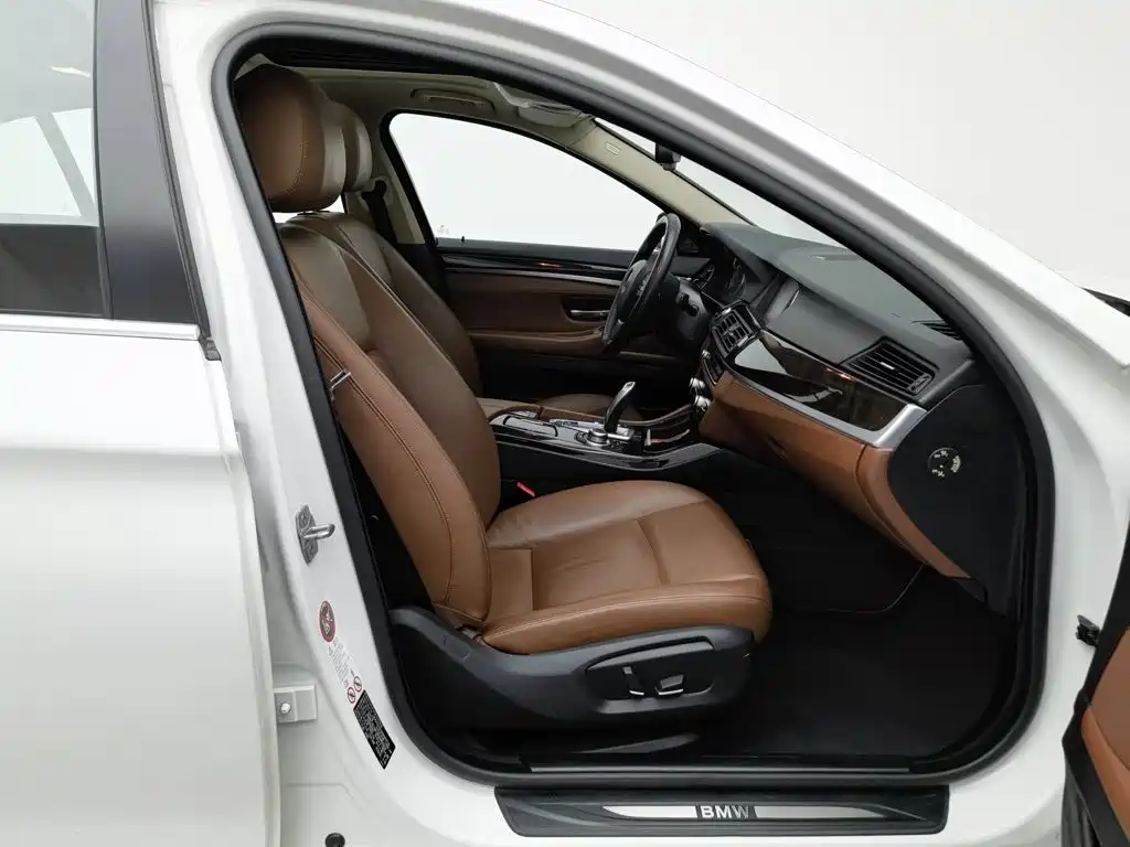 BMW 5 Series — миниатюра 23