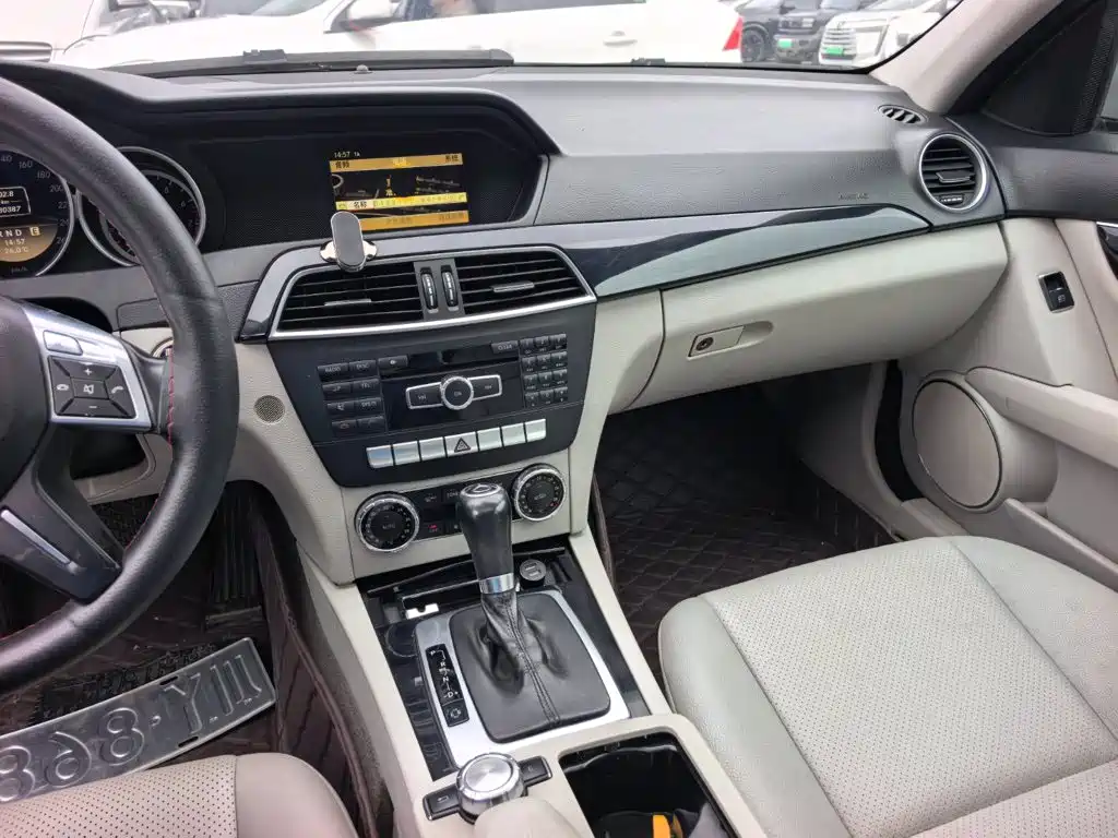 Mercedes-Benz C-Class — миниатюра 10