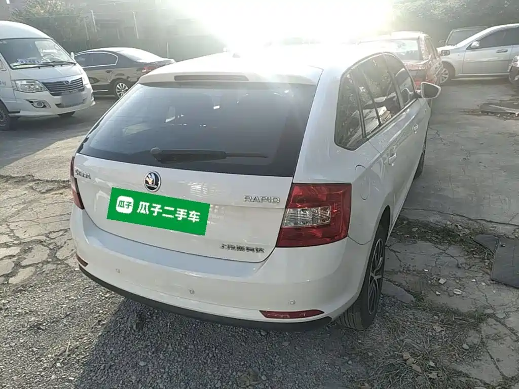 Skoda Rapid Spaceback — миниатюра 7