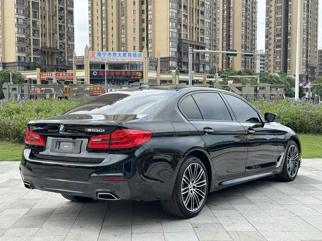 BMW 5 SERIES