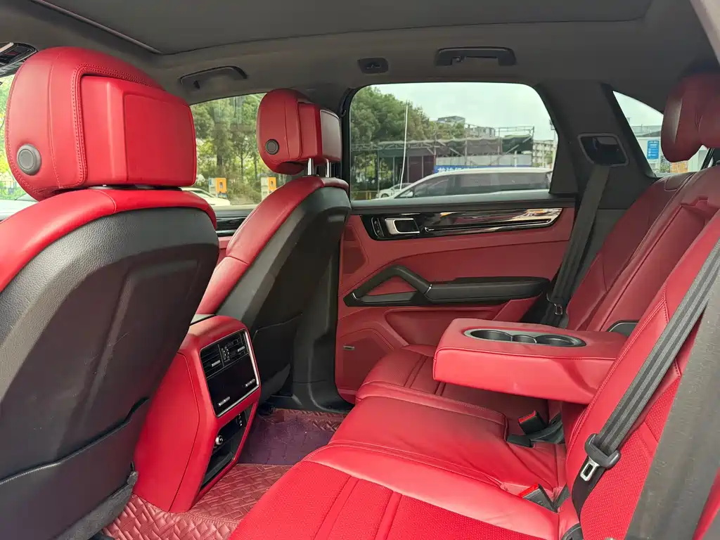 Porsche Cayenne — миниатюра 6
