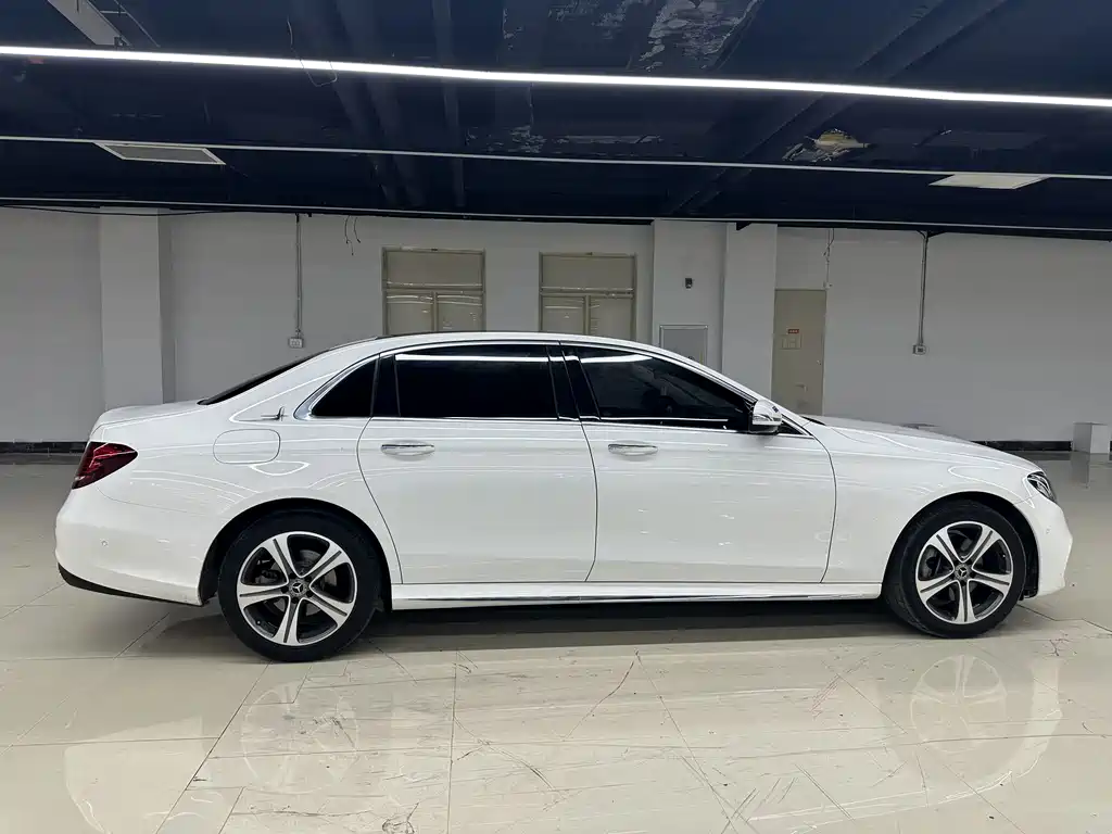Mercedes-Benz E-Class — миниатюра 10