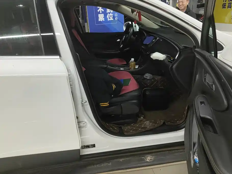 Buick Envision Plus — миниатюра 8