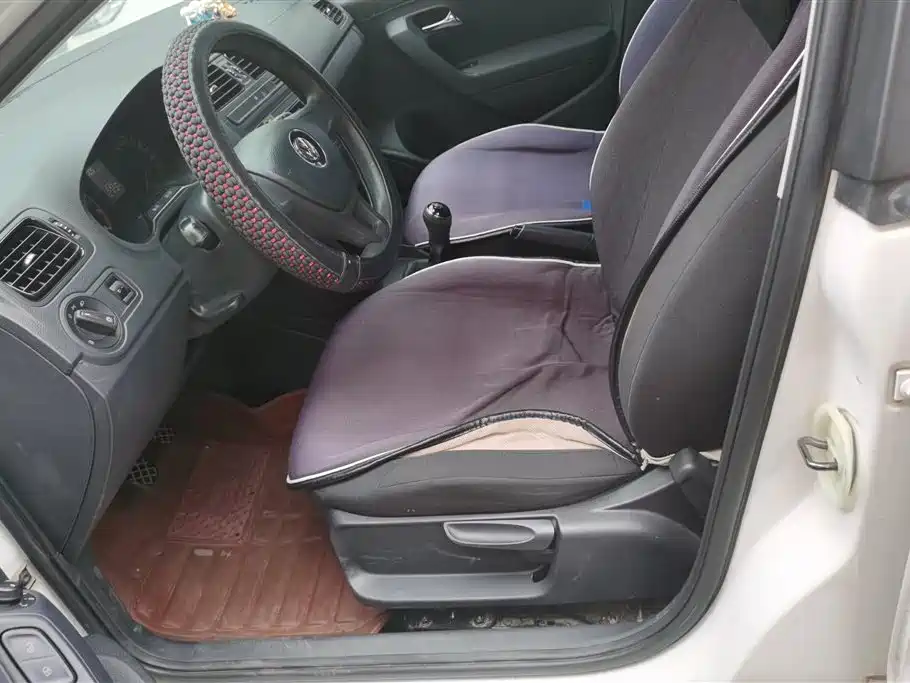 Volkswagen Polo 2016 1.4L MT