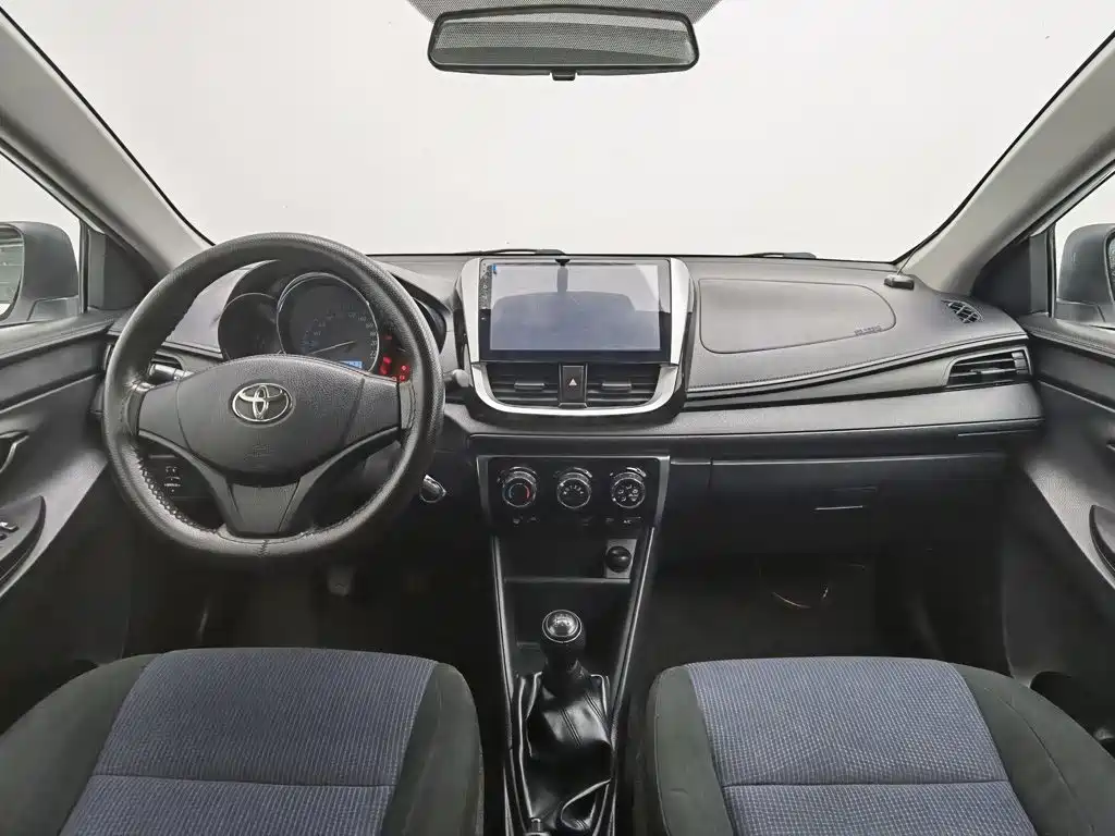 Toyota Yaris L — миниатюра 5