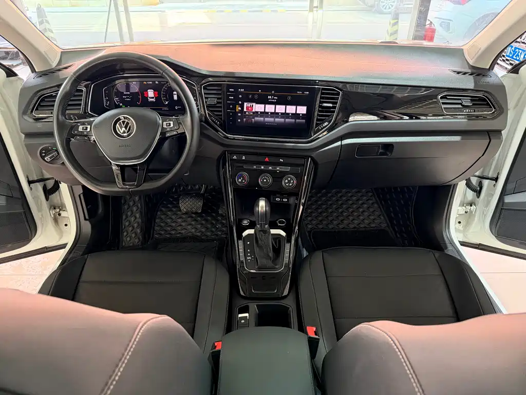 VOLKSWAGEN T ROC EXPLORING SONGS