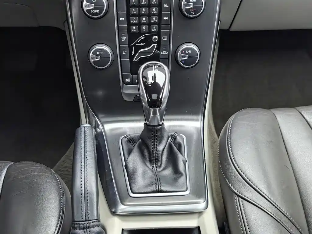 Volvo V40 — миниатюра 13