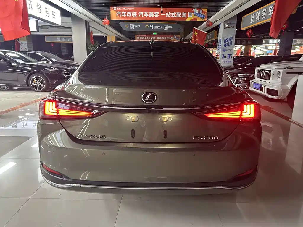 Lexus ES — миниатюра 11