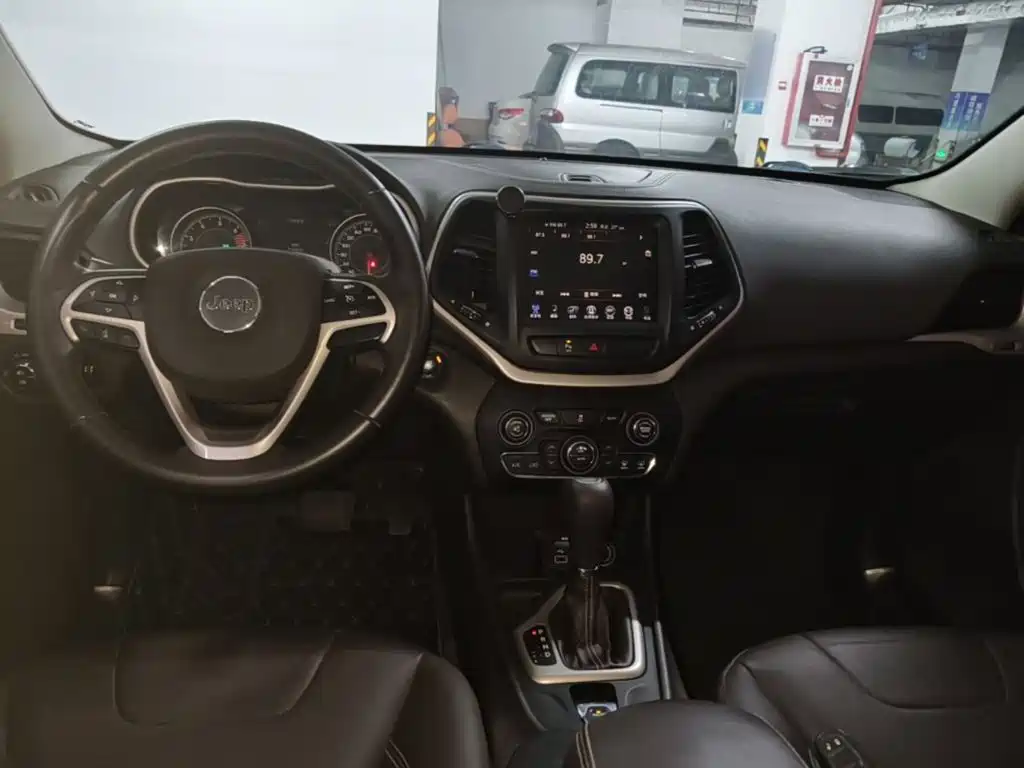 Jeep Cherokee — миниатюра 10