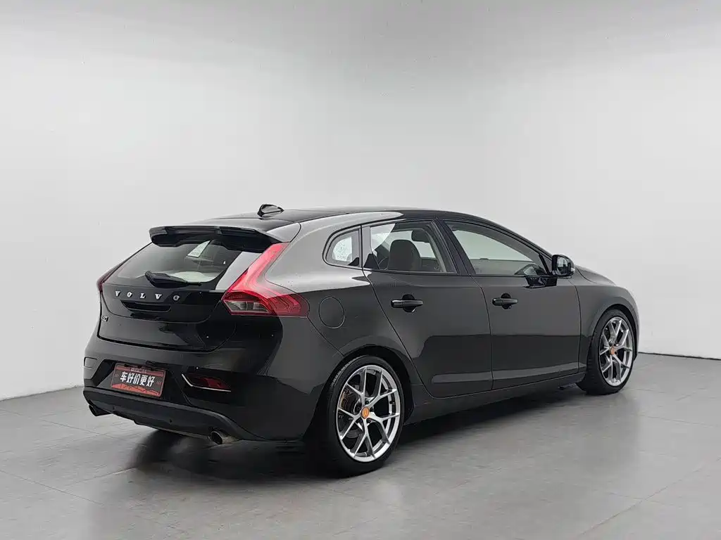 Volvo V40 — миниатюра 2
