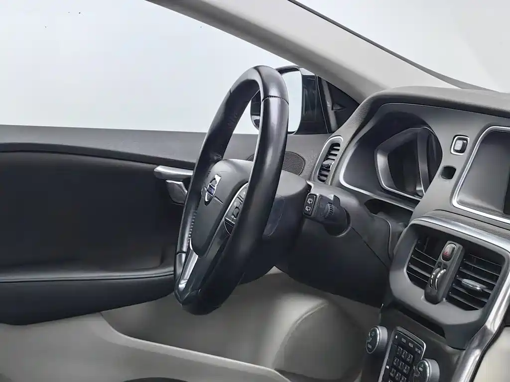 Volvo V40 — миниатюра 22