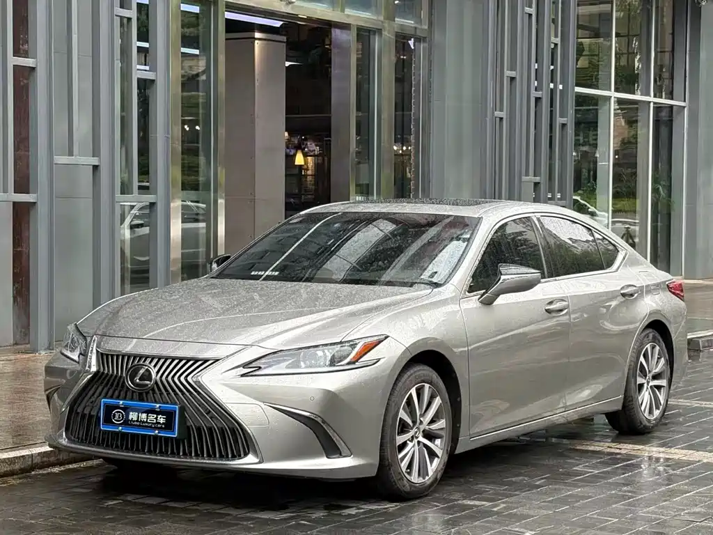Lexus ES 2020