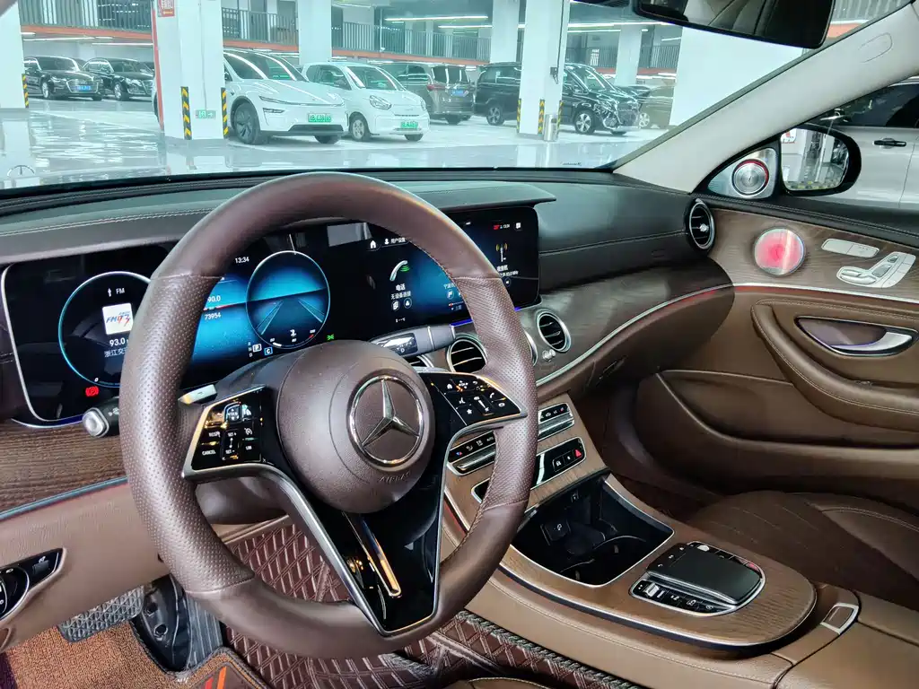 Mercedes-Benz E-Class — миниатюра 10