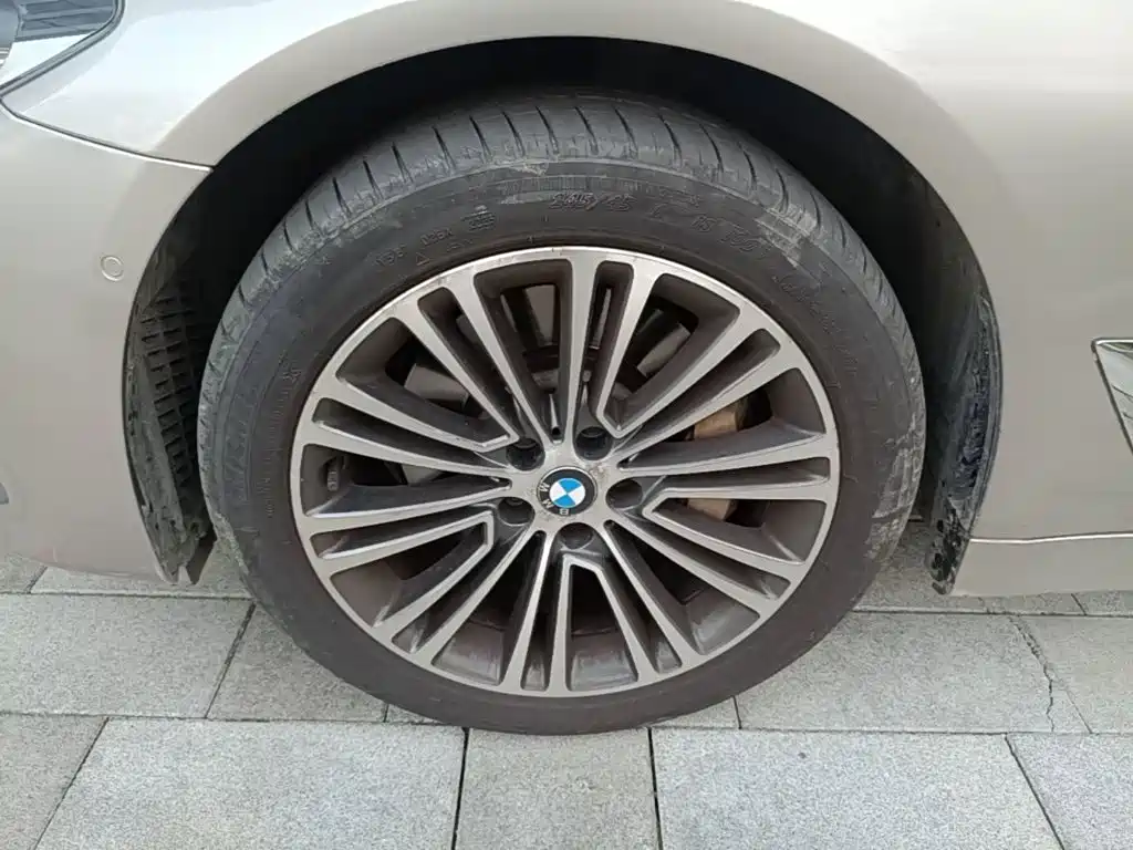 BMW 5 Series — миниатюра 23