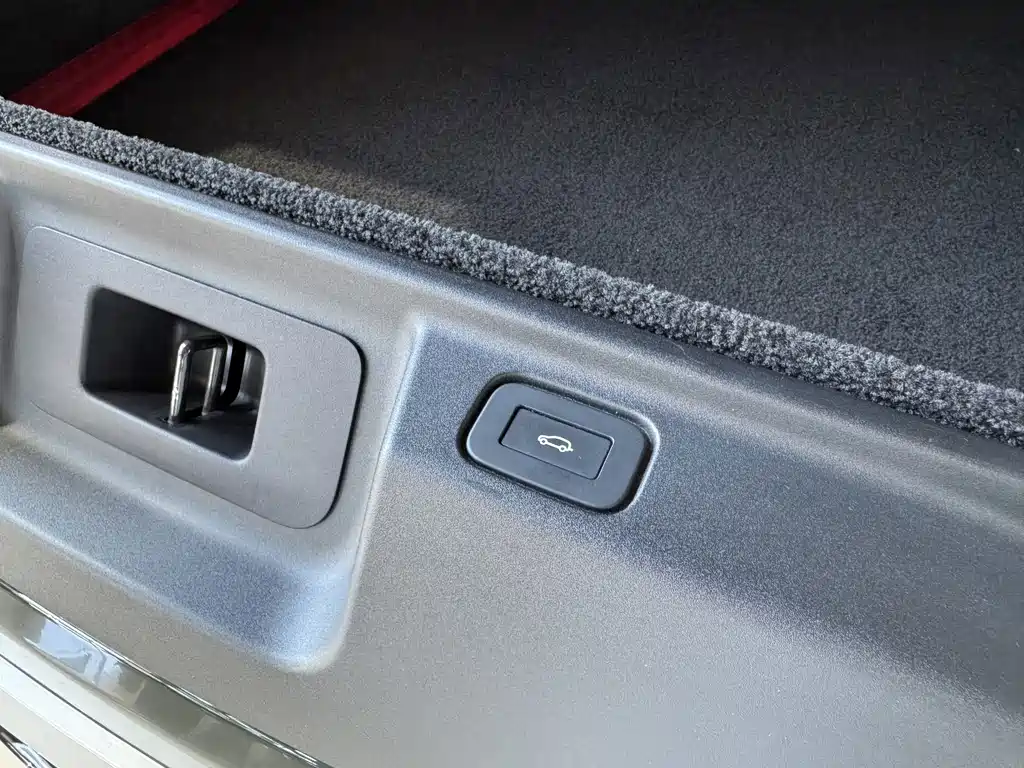 Land Rover Range Rover — миниатюра 6