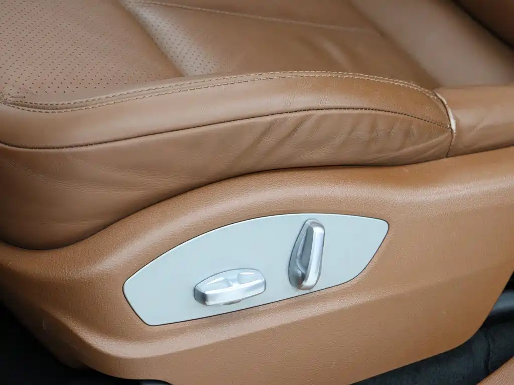 Porsche Cayenne — миниатюра 5