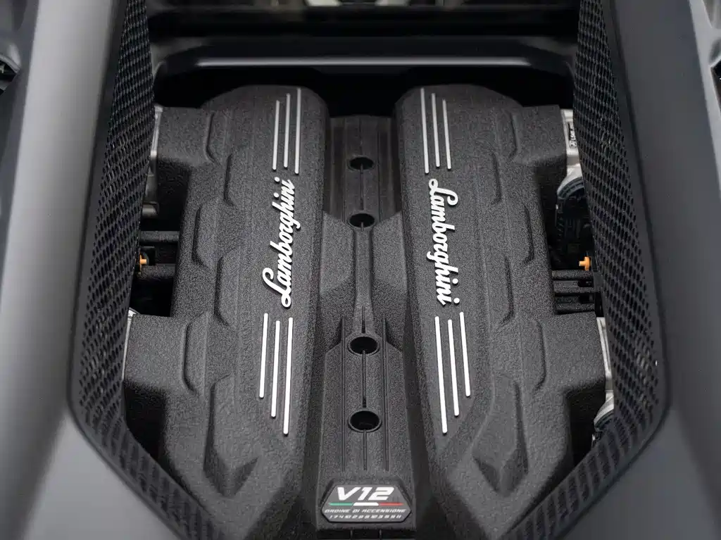 Lamborghini Revuelto — миниатюра 27