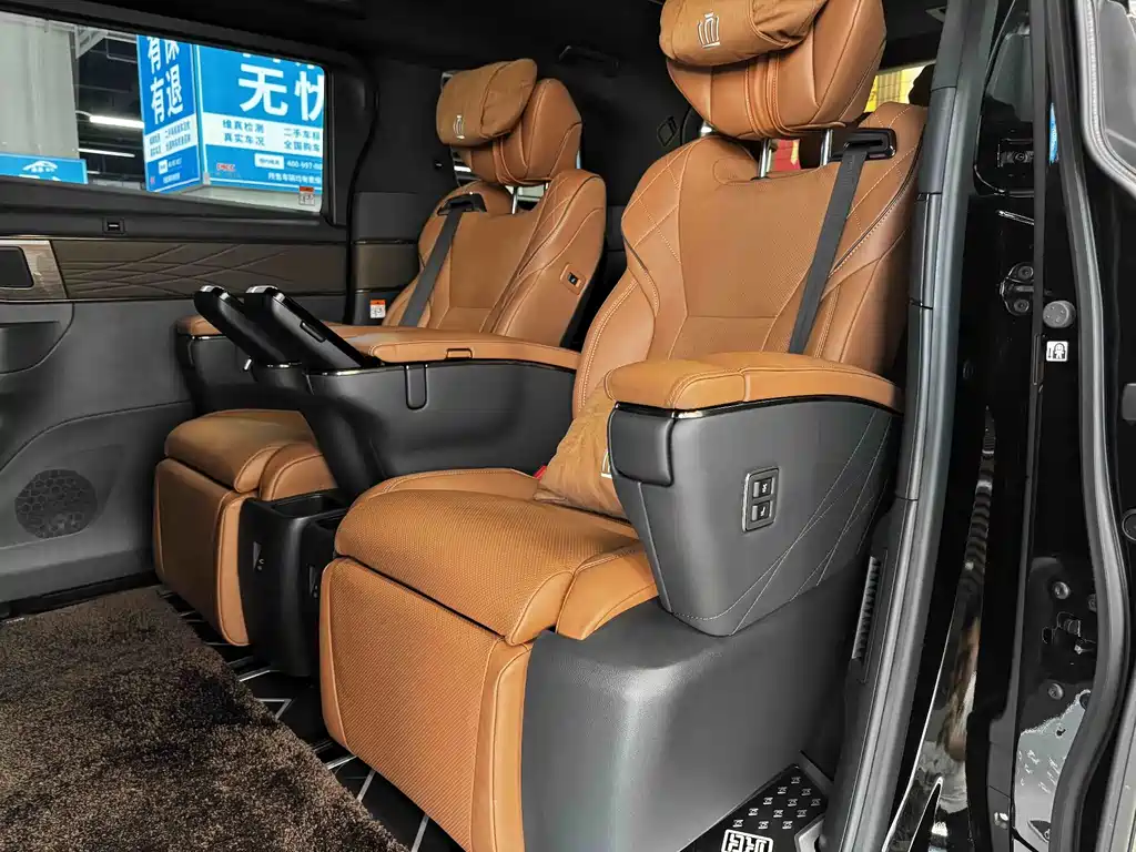 Toyota Vellfire — миниатюра 10