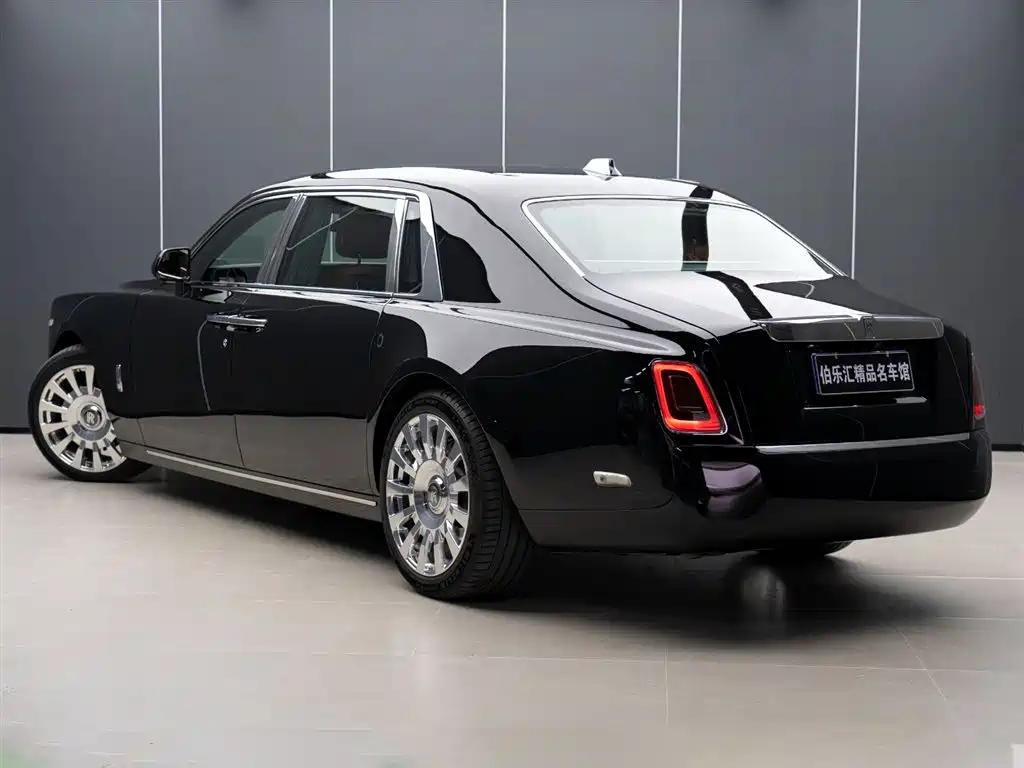 ROLLS-ROYCE PHANTOM