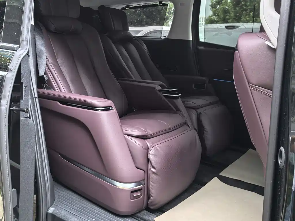 Buick Century 2027 2.0T мест