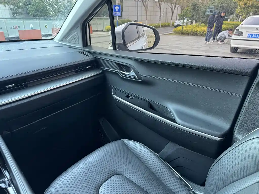Hyundai Custo 2024 270TGDi LUX Luxury