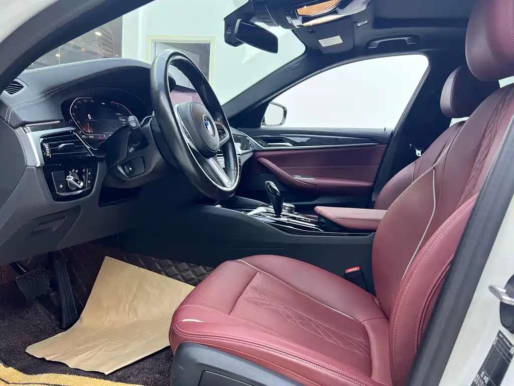 BMW 5 Series — миниатюра 10