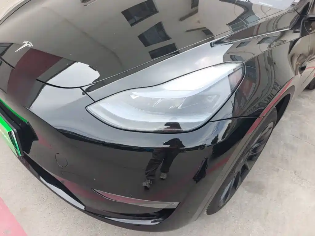 Tesla Model Y — миниатюра 24