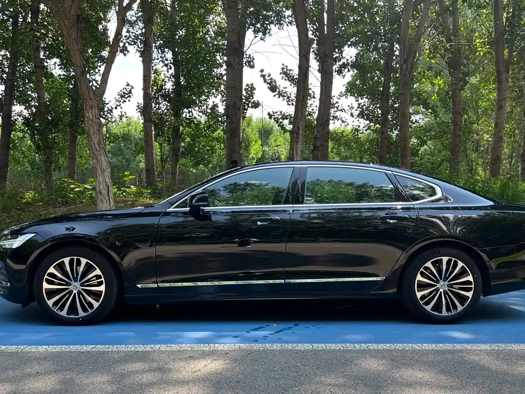 Volvo S90 2024 B5 Luxury