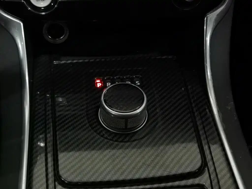 Jaguar XE — миниатюра 13