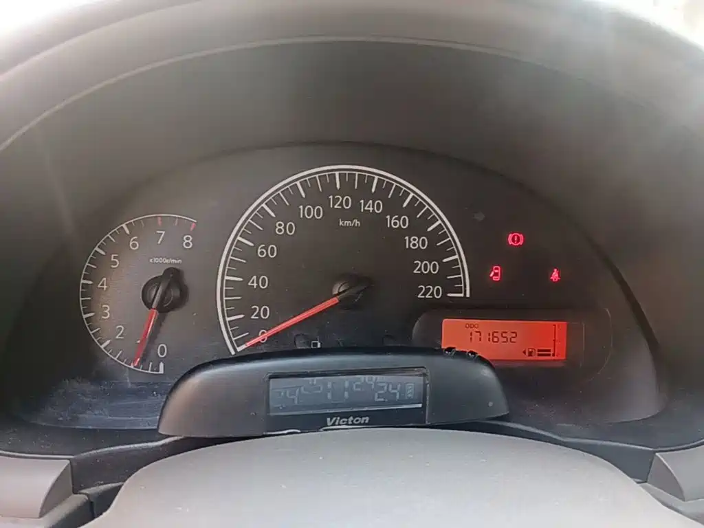 Nissan Sunny — миниатюра 12
