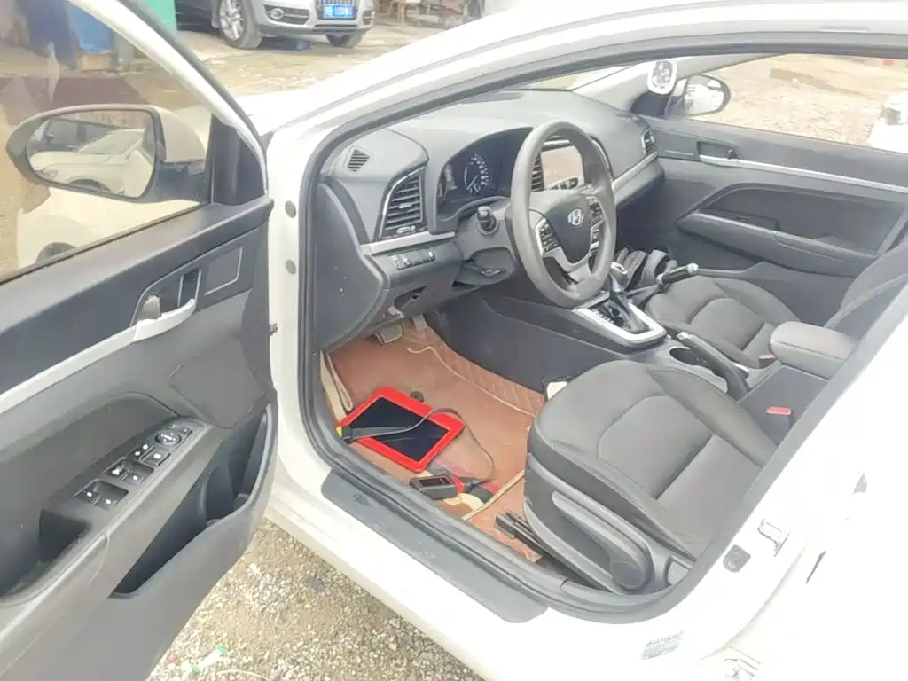 Hyundai Elantra — миниатюра 16